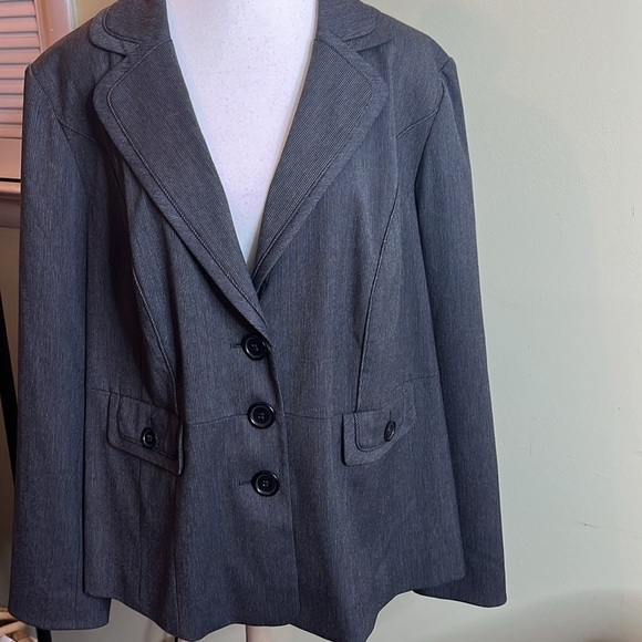 Sejour Women's Gray button down Blazer - Picture 3 of 11